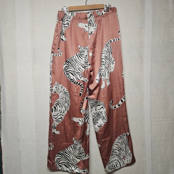 H&M Rose Pink Tiger Print Satin Pajama Set - Picture 12 of 12